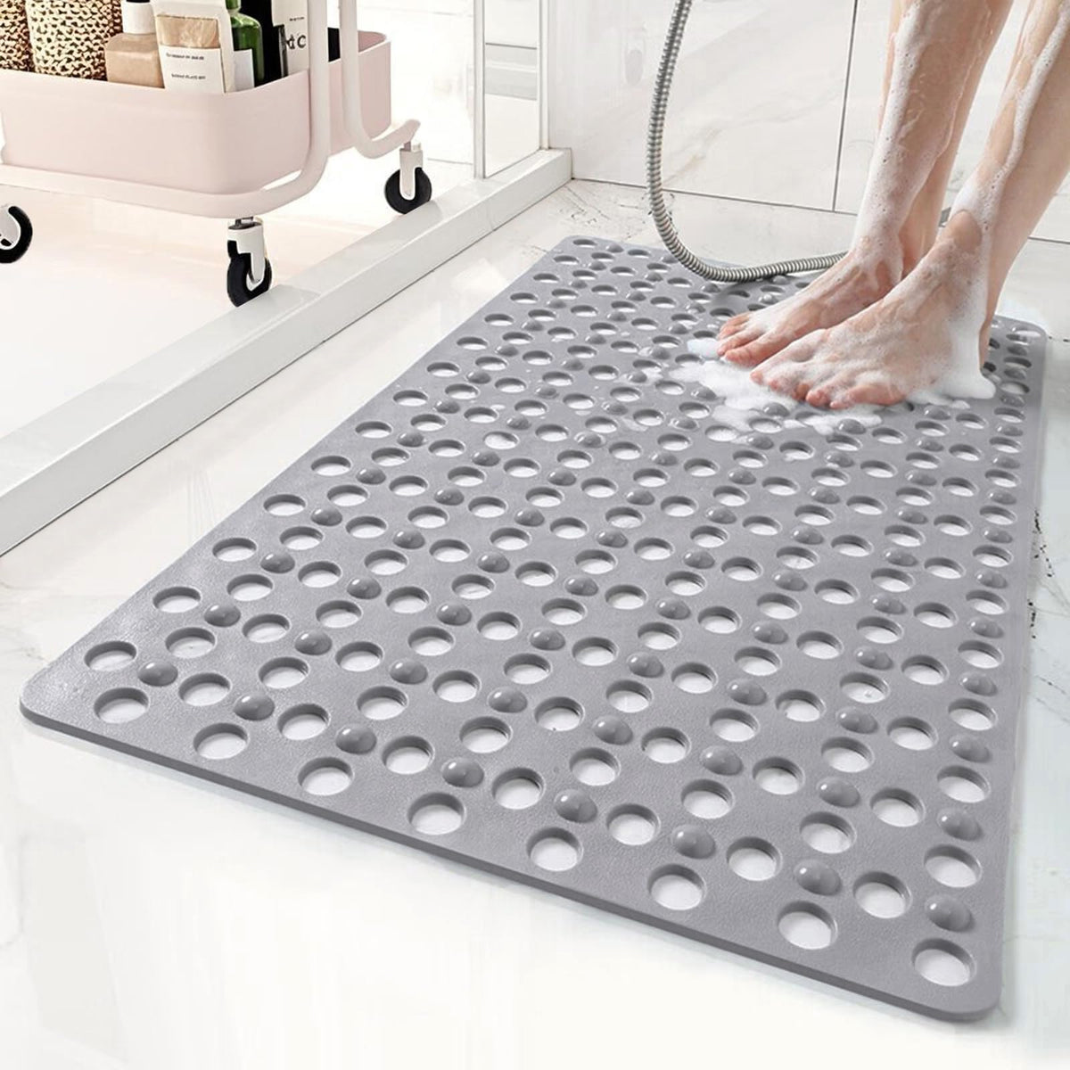 BREELEAM non-slip bathtub mat with secure suction cups for safer baths.