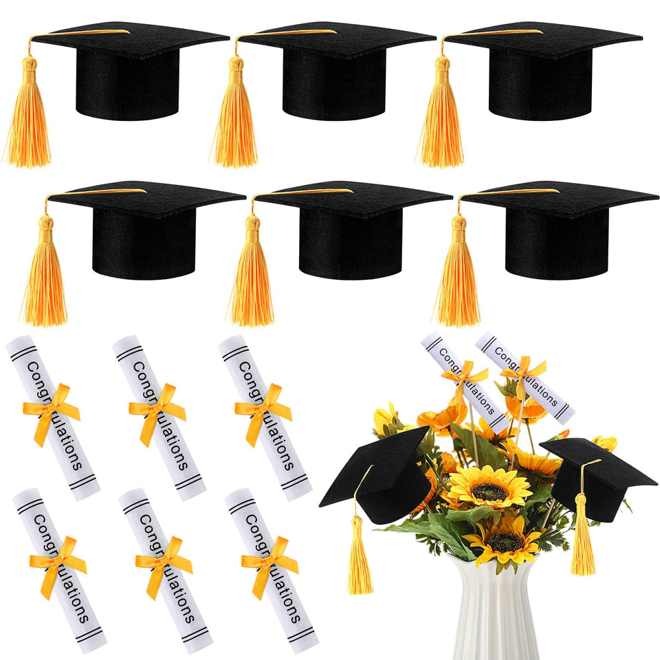 Breling graduation cap in black felt with gold tassel, perfect for elegant table toppers.