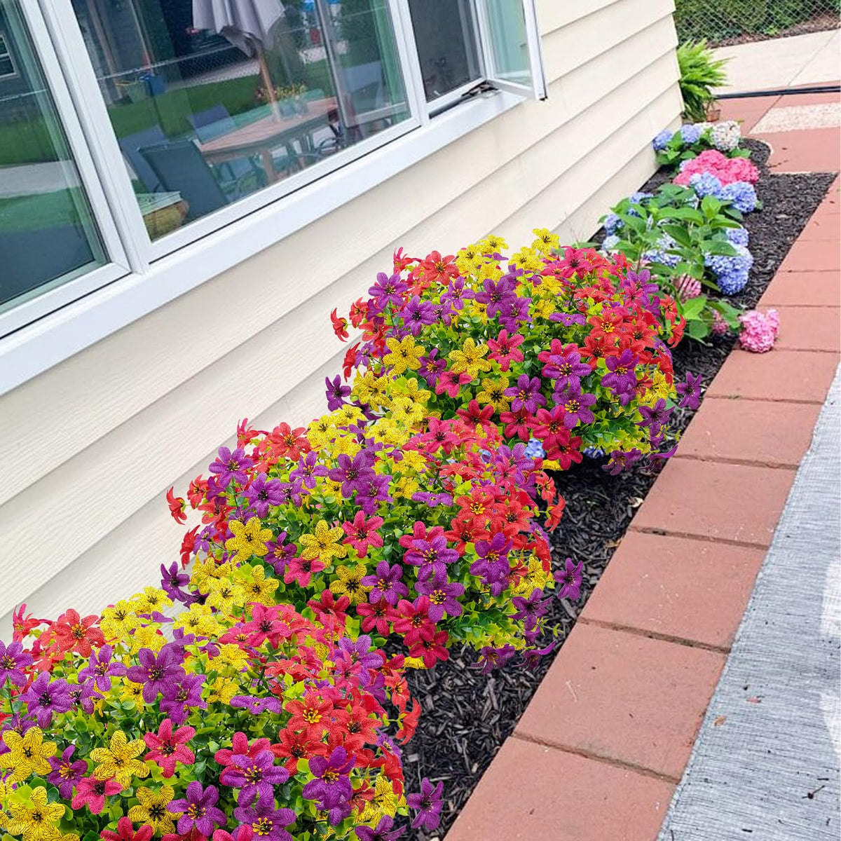 BRIGEA flower head detail reveals 1.77 inch focal points and soft touch