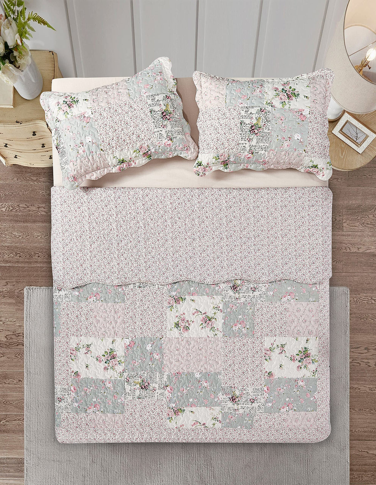 Brilliant Sunshine Full/Queen quilt set size 90x90 for versatile bedding.