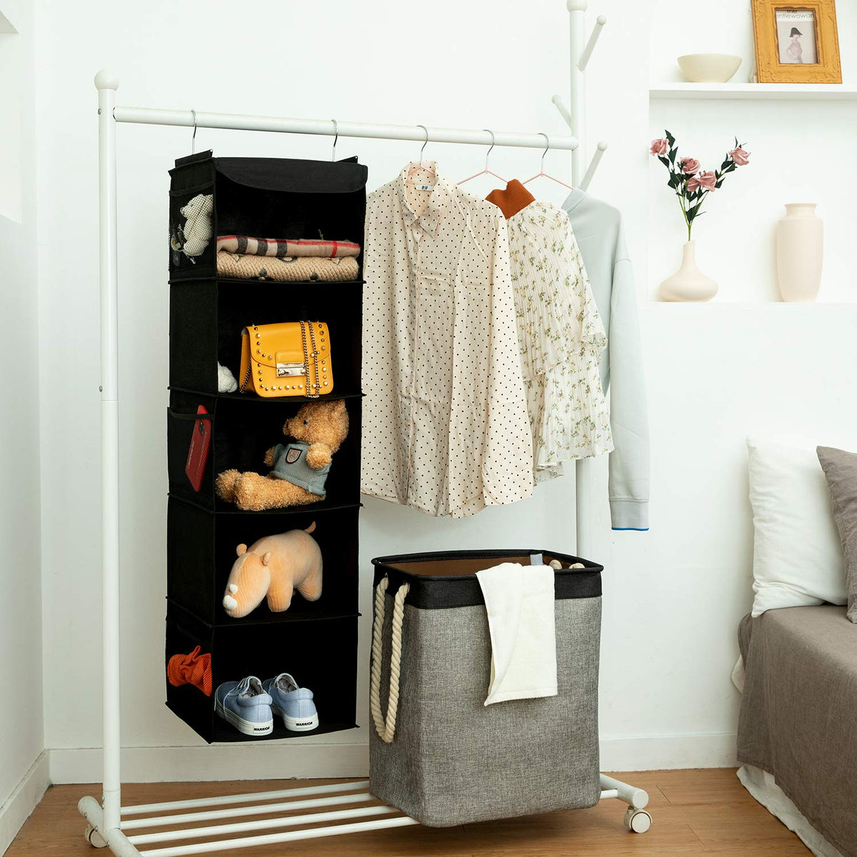 BrilliantJo organizer showing six side pockets for accessories.