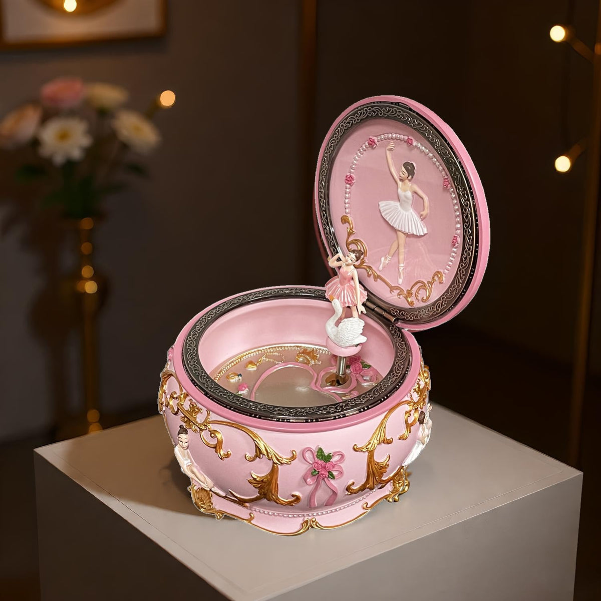 Briskfeel music box uses 18-note Sankyo movement for refined melodies