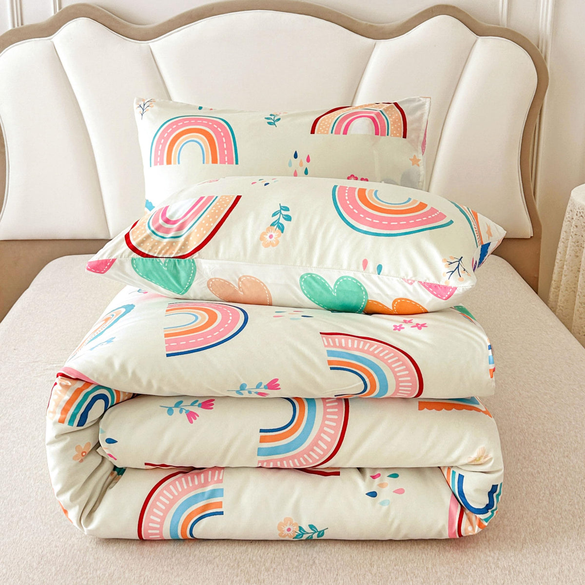 Btargot all-season comforter coordinates with any bedroom style.