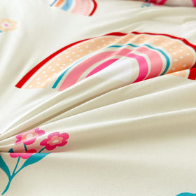 Btargot bedding set is machine washable for easy cleanup after playdates.