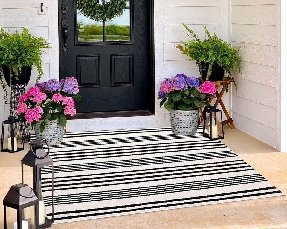 BUAGETUP black and white outdoor rug with striped weave, durable and easy to clean