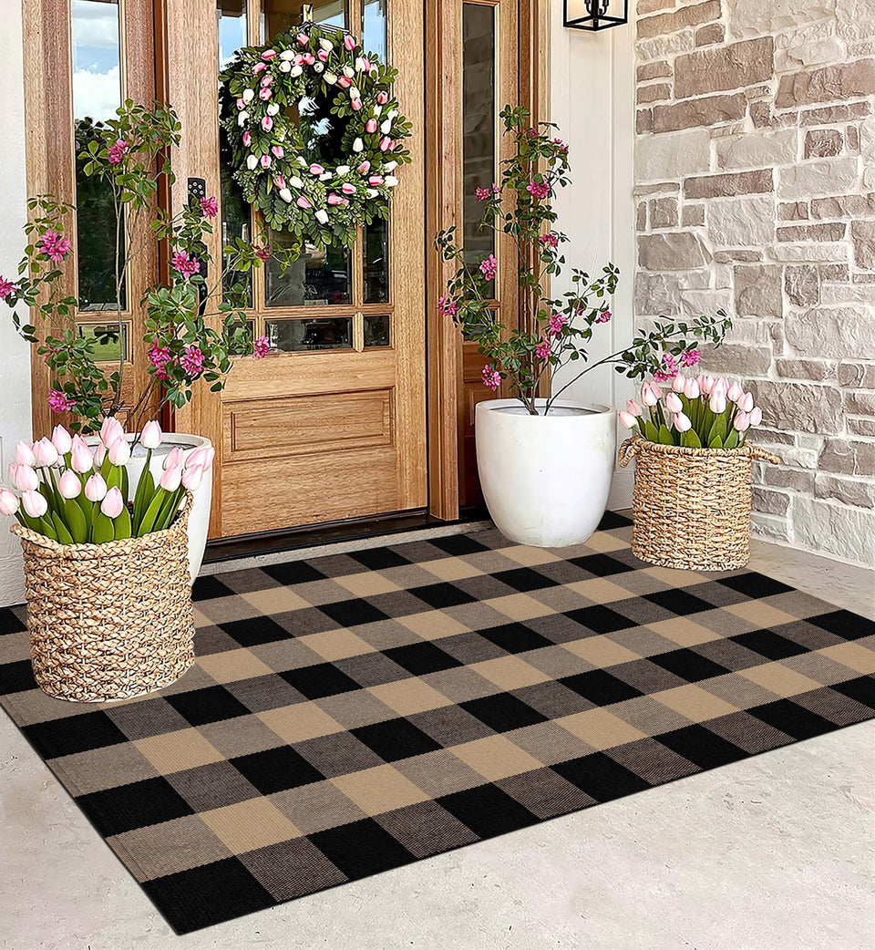 BUAGETUP washable outdoor rug 3x5 in black-tan plaid, ideal for porch entryways.