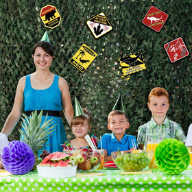 Bucherry dino backdrop sets up a spacious photo zone for kids.