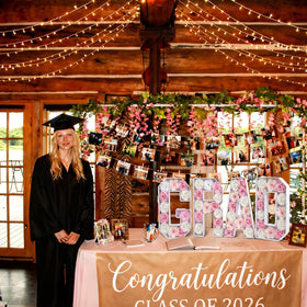 Bucherry pink grad table sign ready for chic party ambiance.