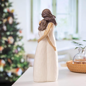 BUTILIVEEN resin mother-daughter figurine hand-painted with warm finish.