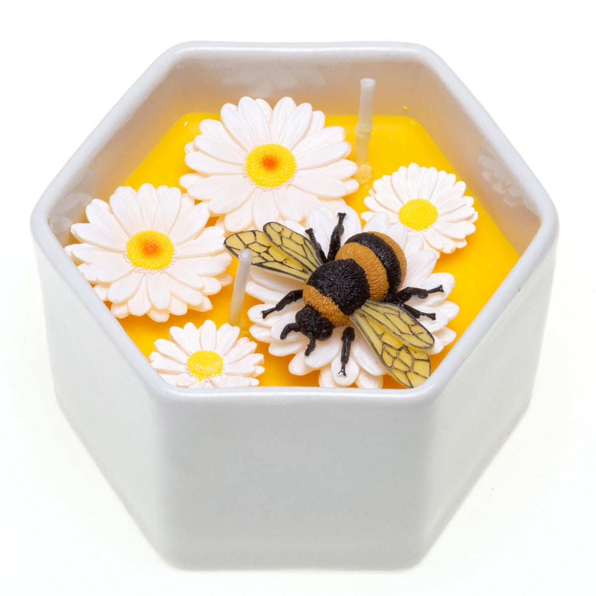 CabyGift candle in yellow gift box enhances gifting moments for moms and friends.