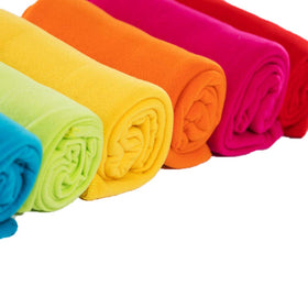 CAI TENG yellow fleece throw ready for outdoor lounging