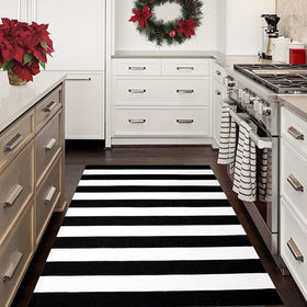 CAINANEL machine-washable entryway rug simplifies care after muddy days.