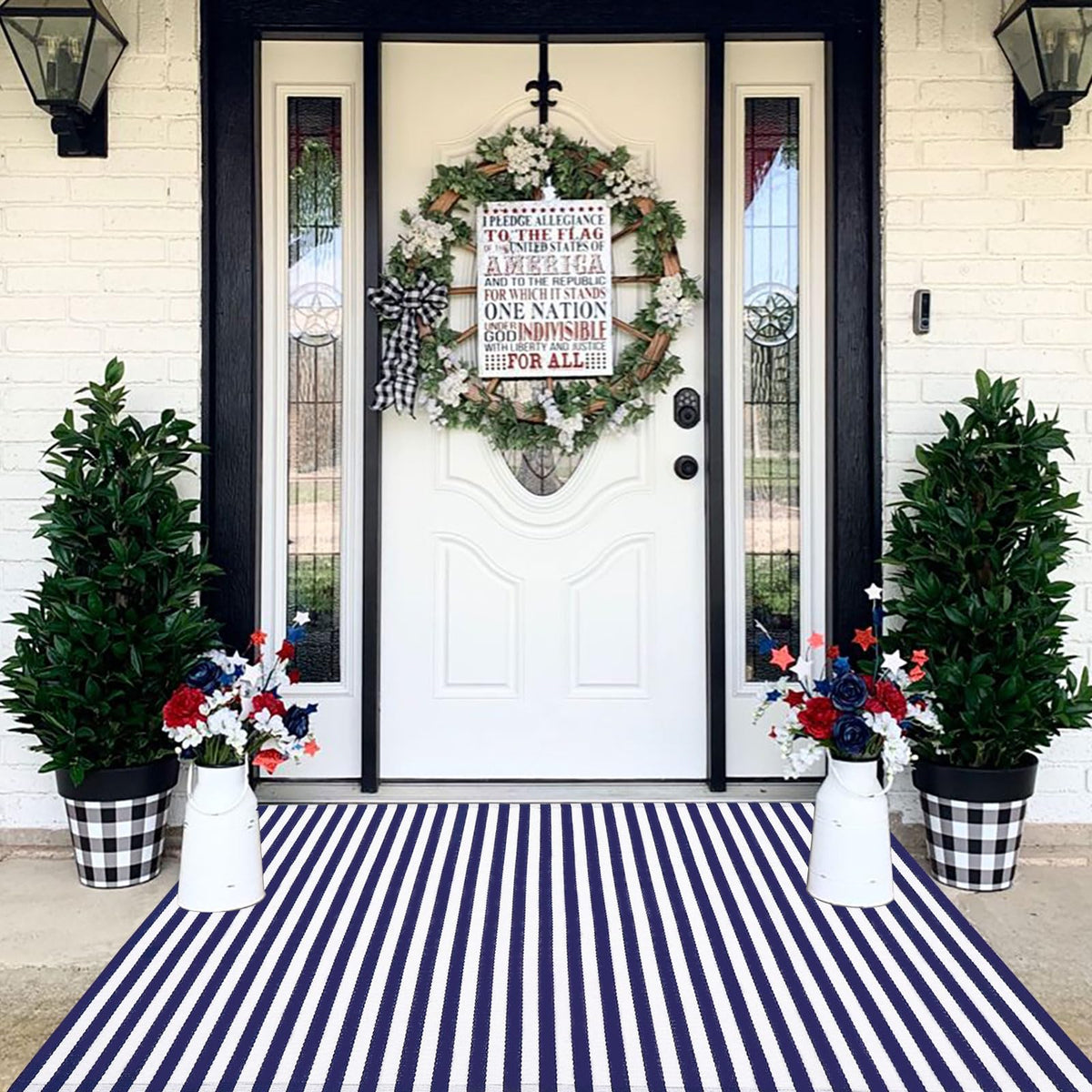 CAINANEL patriotic front porch rug welcomes guests with festive Independence Day vibes.