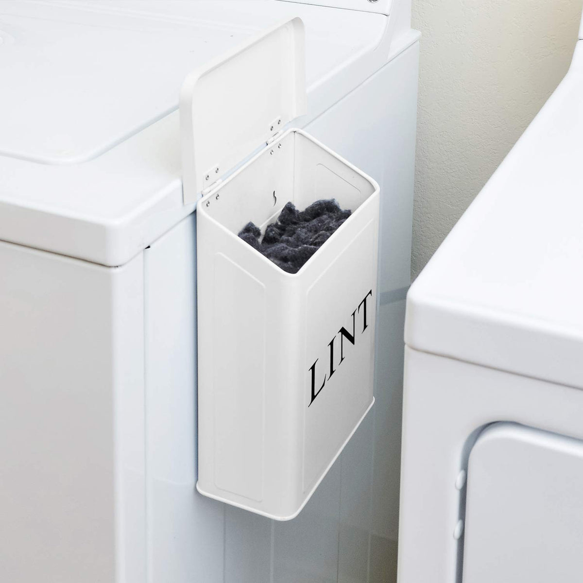 Calindiana lint bin packaging presented as a gift box