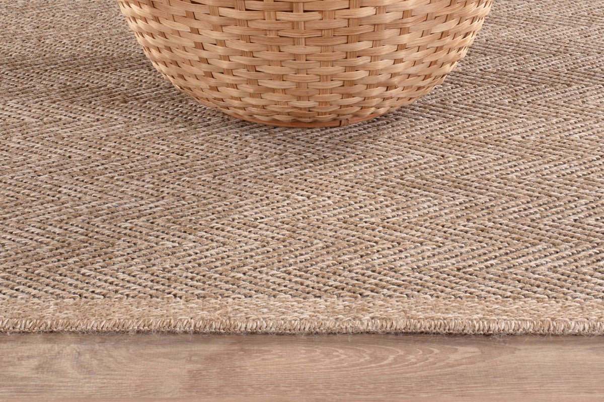 CAMILSON Easy Jute Rug suits patios and living rooms for everyday comfort.