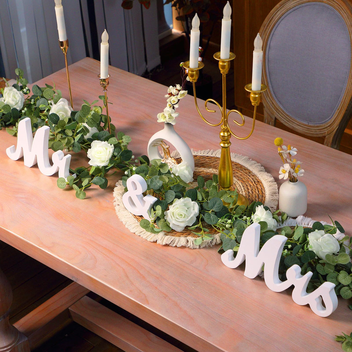 Canlierr Mr & Mrs sign on a romantic wedding sweetheart table for a chic look