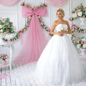 Canlierr pink bow with long ties for easy secure hanging at events