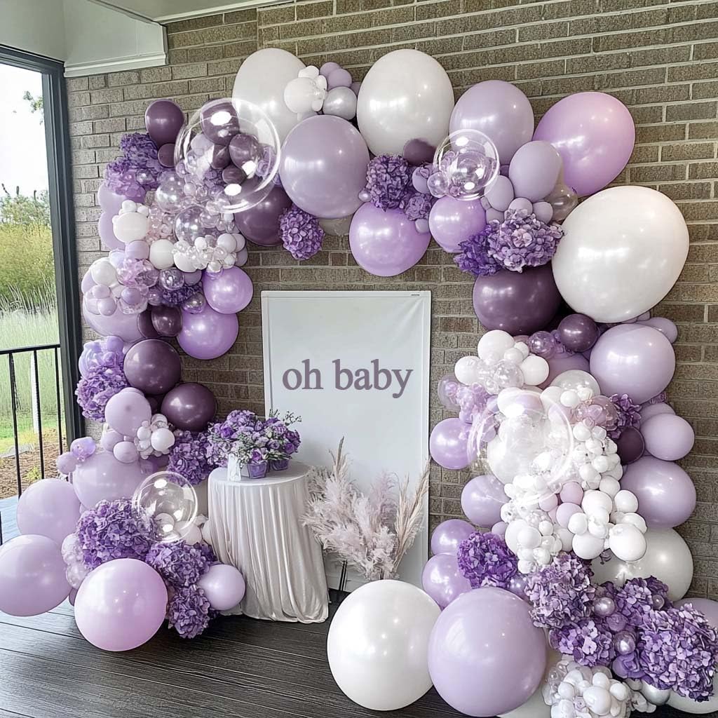 Captank white pearl balloons brighten the garland with a luminous touch