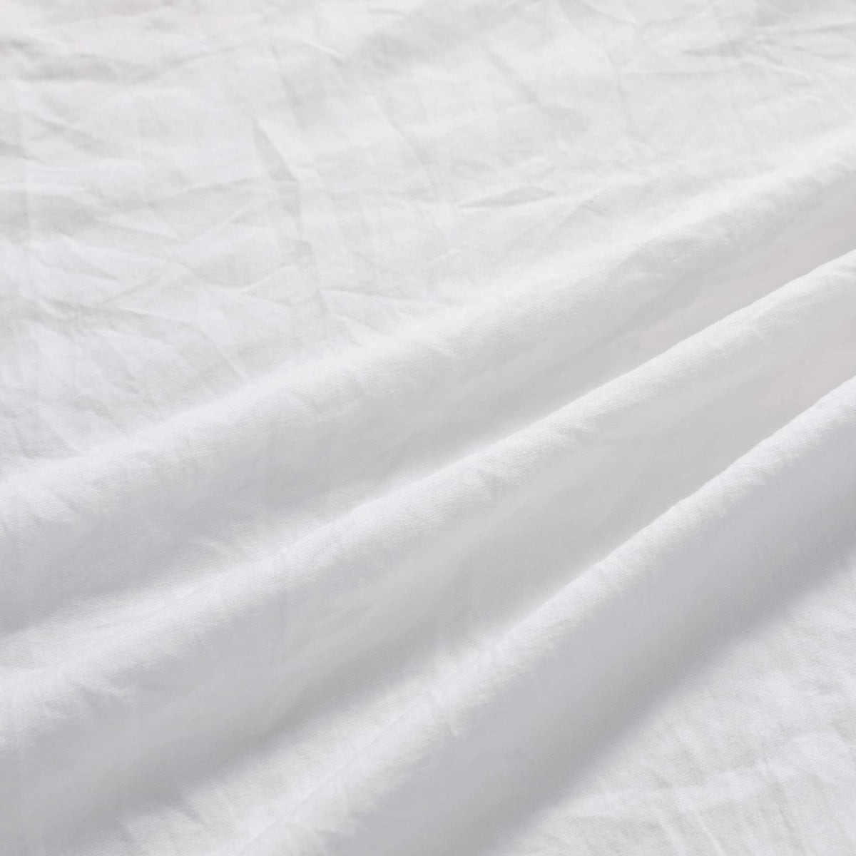 CAROMIO soft-washed microfiber fabric offers breathable, lightweight comfort year round.