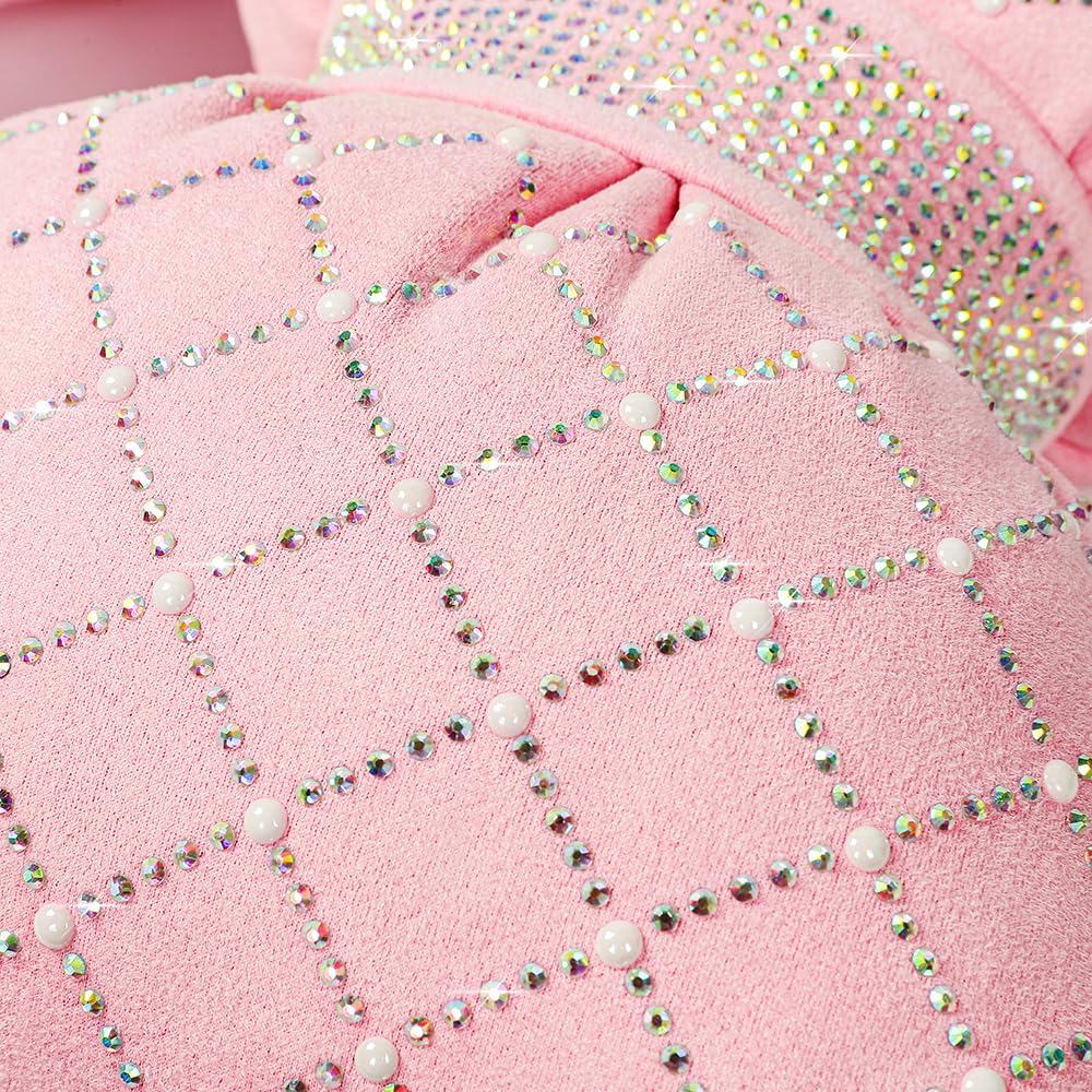 Carwales removable washable cover keeps the pillow fresh on trips.