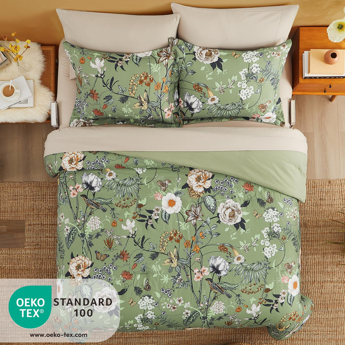 CasaAgusto 240GSM down-alternative filling provides balanced warmth.