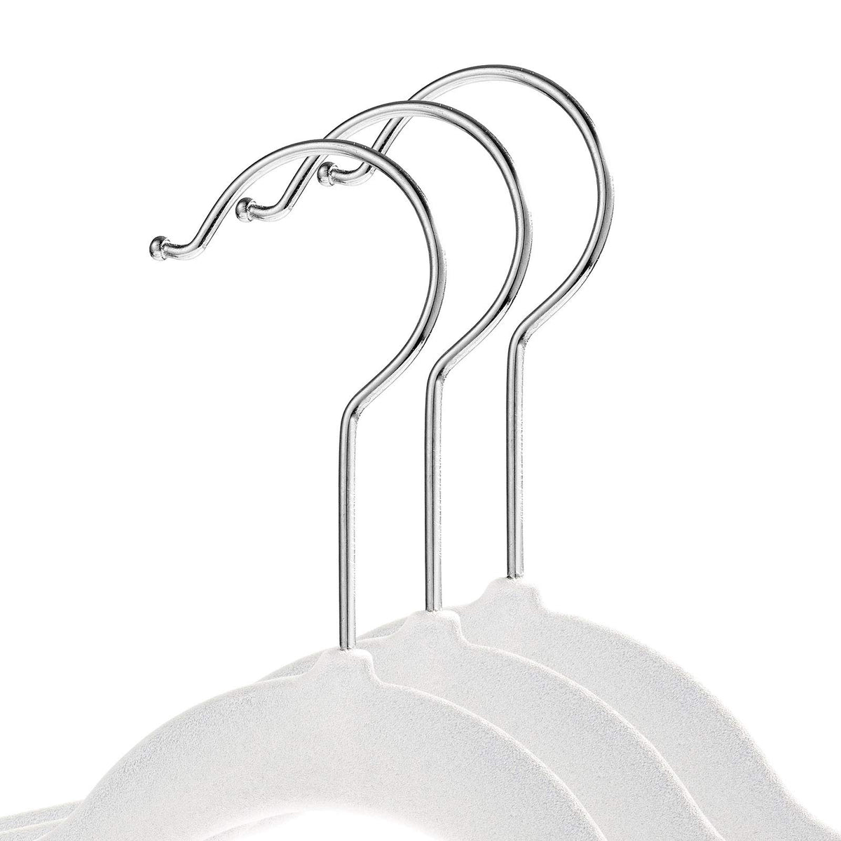 Casafield velvet kids hangers close-up shows soft flocking and secure grip.