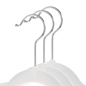 Casafield velvet kids hangers close-up shows soft flocking and secure grip.