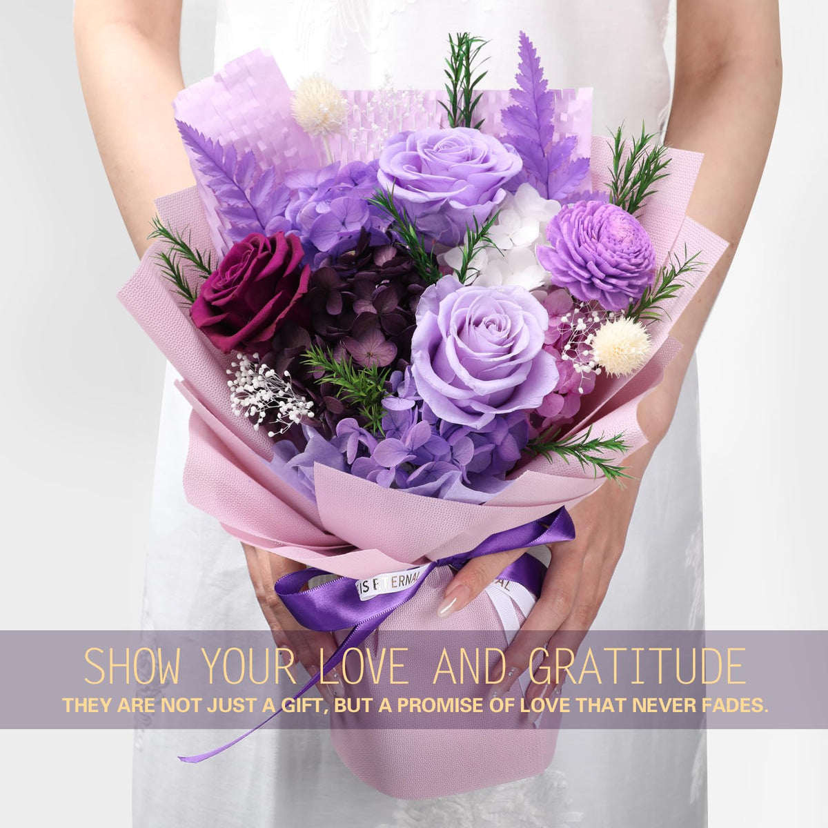 Casaido luxury gift box framing the bouquet for elegant gifting