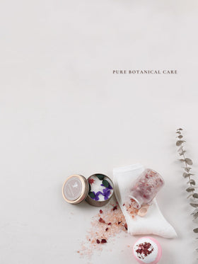 CASTATEO eucalyptus-rose soy candle providing gentle relaxation