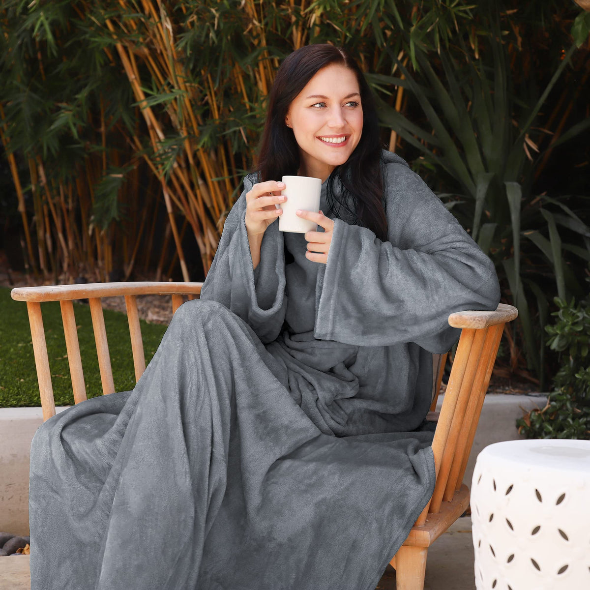 Catalonia sleeve pockets design allows hands-free activities while staying warm.