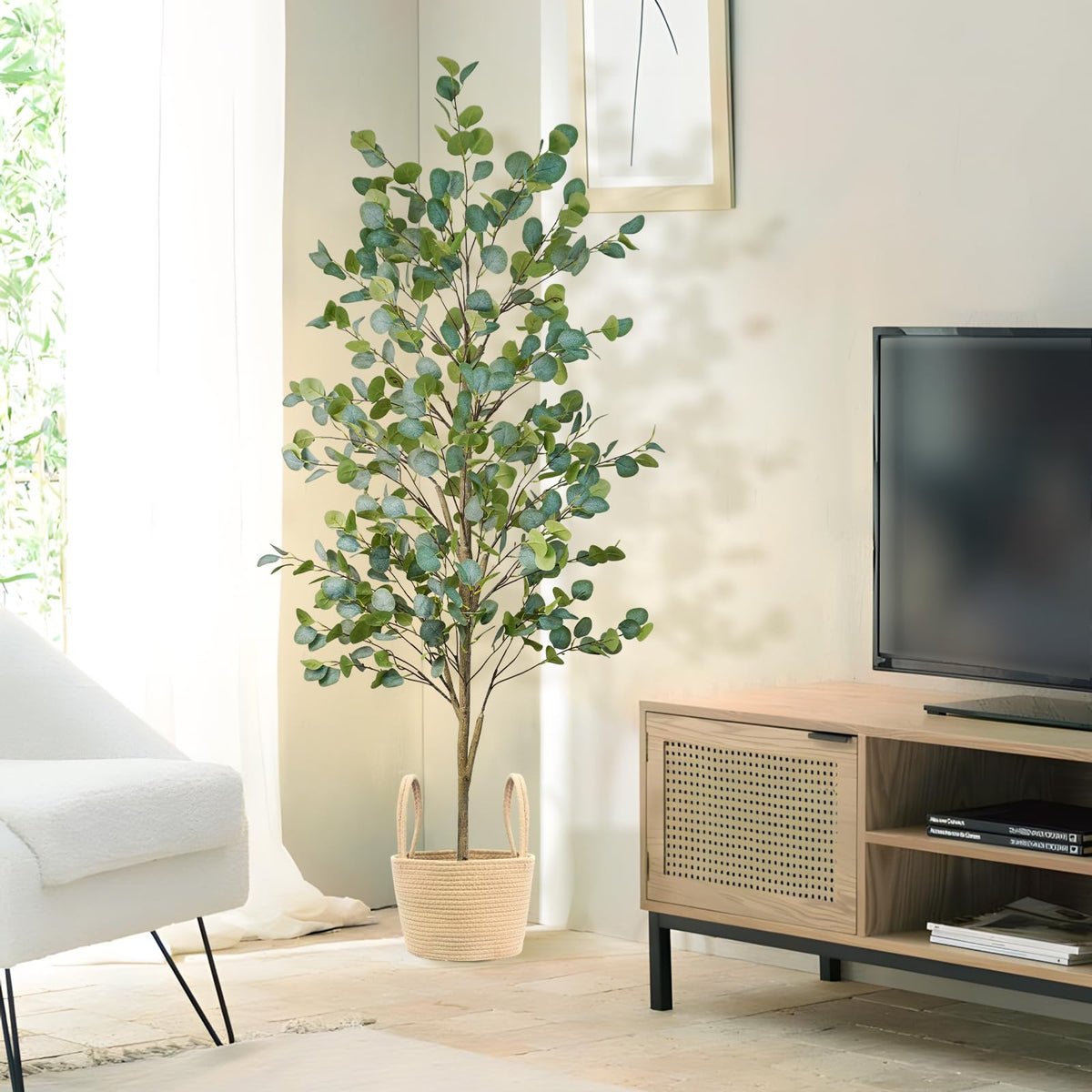 Caxchiling faux eucalyptus leaves offer a realistic look without watering or sunlight.