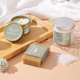 CenliBaw vanilla coconut candle fills rooms with a soft, creamy aroma.