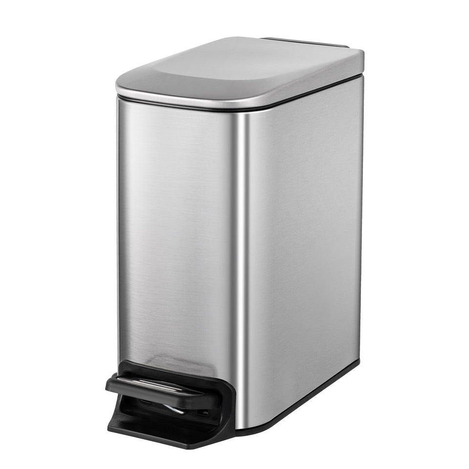 Cesun small 6-liter pedal trash can in a compact design for tight spaces.