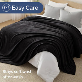 CGK Unlimited machine-washable easy-care blanket stays soft after wash.
