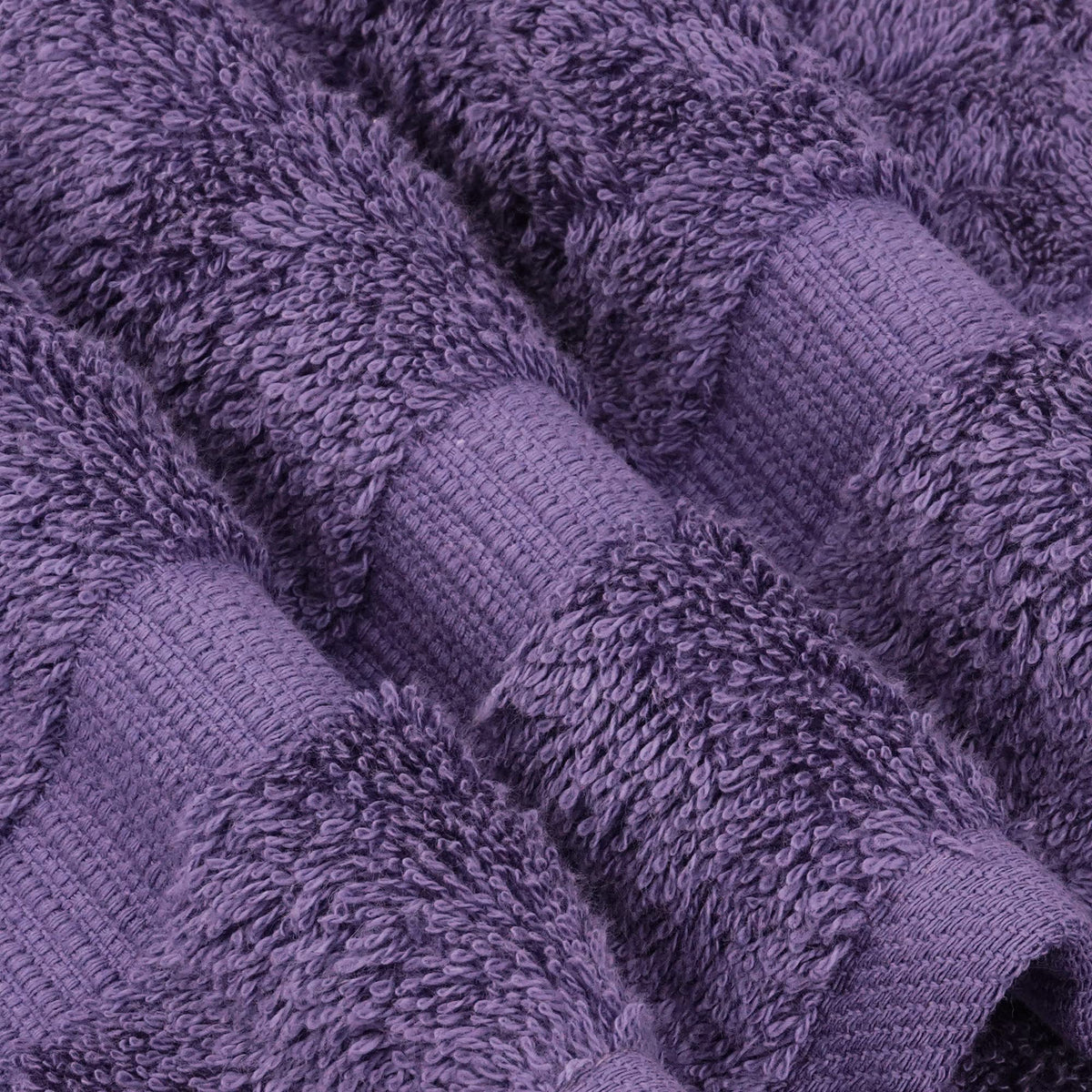 Chakir Turkish Linens double-stitched-hem closeup shows sturdy construction for frequent washing.