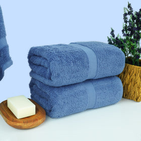 Chakir Turkish Linens two-pcs bath sheets 35x70 laid out for generous coverage.