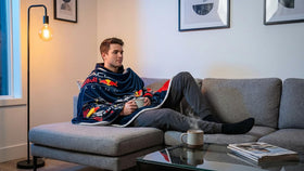 Character World F1 Oracle Red Bull Racing throw close-up highlights plush fleece texture.