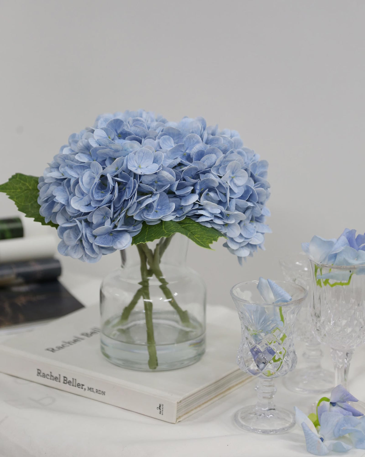 CHASMILE blue hydrangea arrangement for a calming color accent.