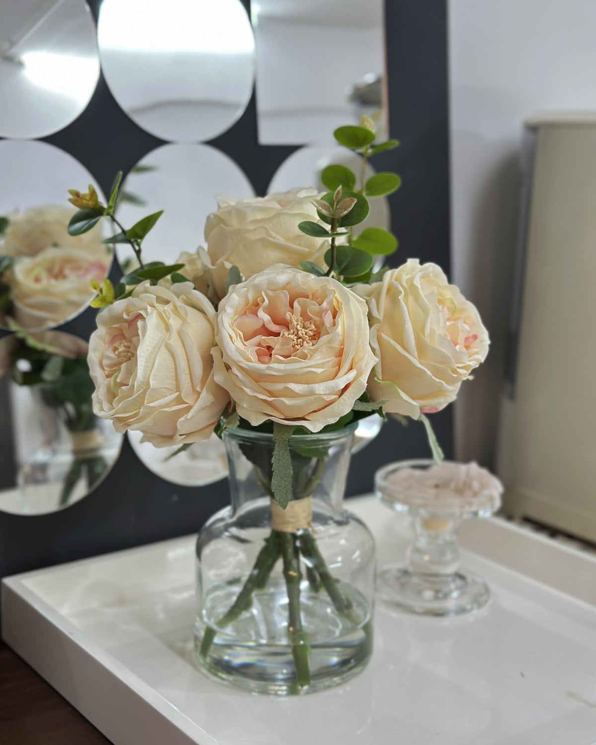 CHASMILE champagne roses in vase stable glass vase enhances upscale table setting.