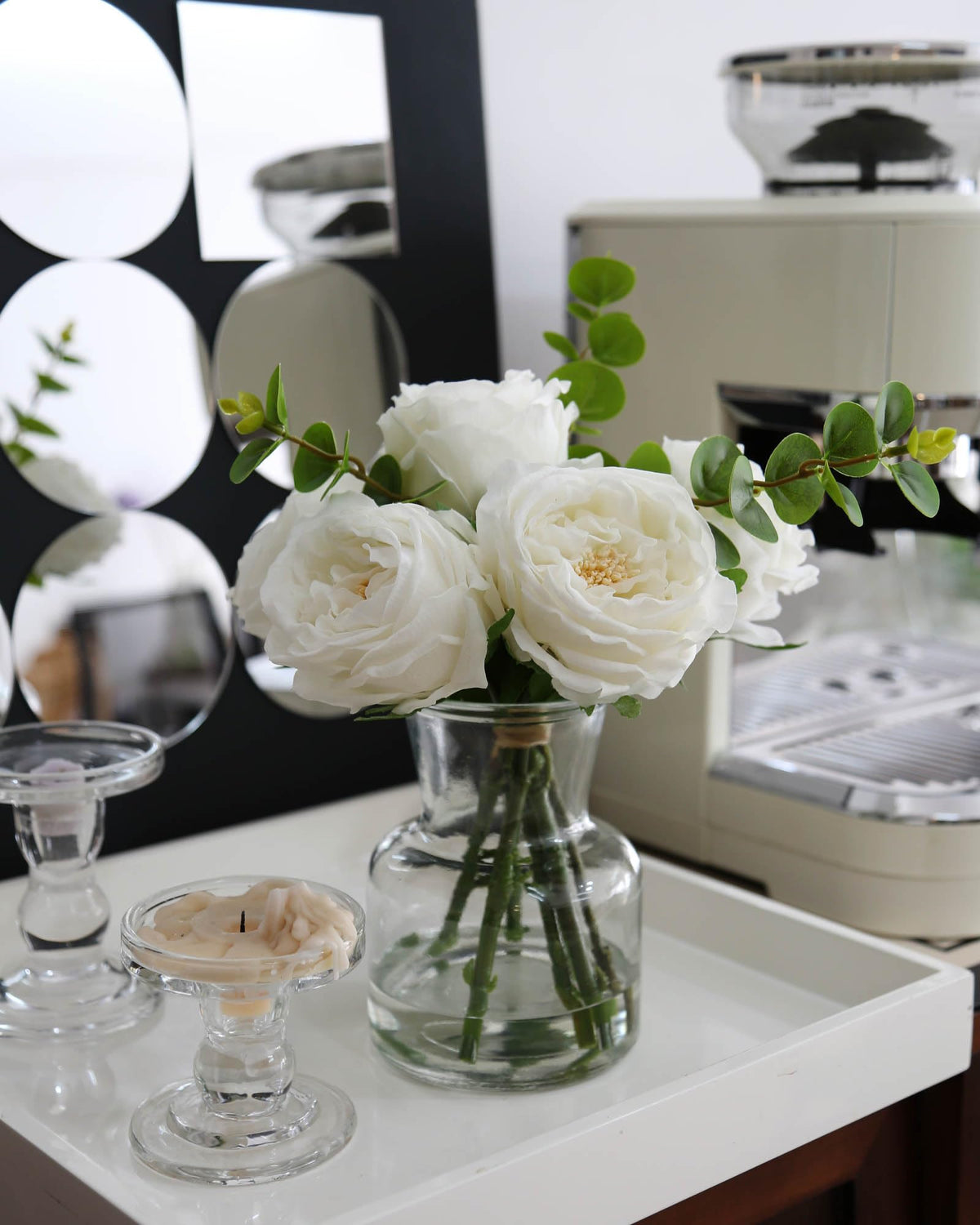 CHASMILE glass vase with artificial water adds lifelike realism to home decor.