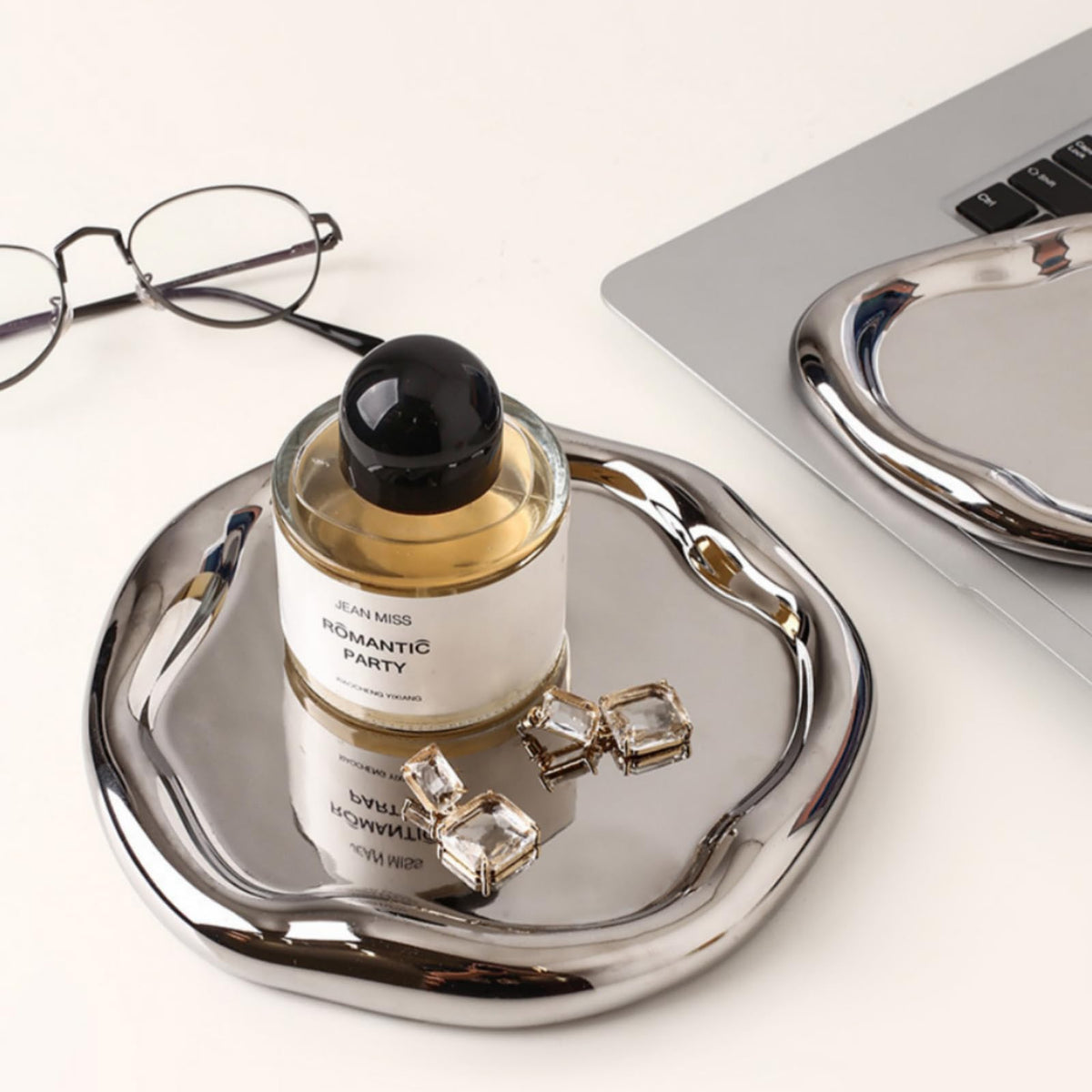 CHENDECOR jewelry dish with cloud design keeps rings secure and organized