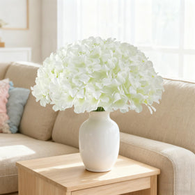 Cherica hydrangea centerpiece ideas showing lush, inviting display.