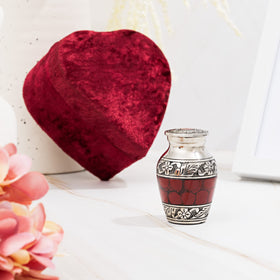 Cherishedly Yours charcoal-black interior enhances memento storage.