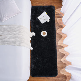 Chicrug easy-clean fluffy rug simplifies quick spot-cleaning.