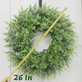 Chiyinbao boxwood wreath close-up shows lifelike leaves and texture.