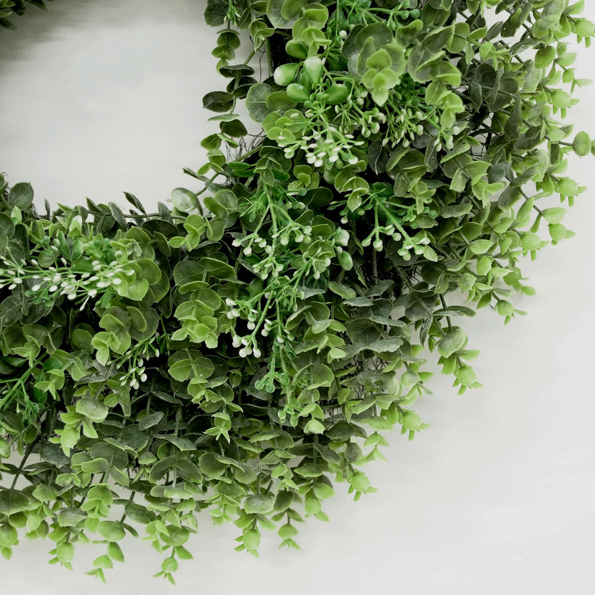 Chiyinbao wreath fully unfolded measures 26-28 inches for a bold look.