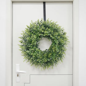 Chiyinbao wreath indoors on wall creates natural ambience.