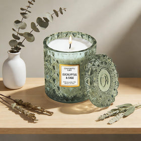 Chloefu LAN 8.1 oz soy candle with lead-free wick for clean burn.