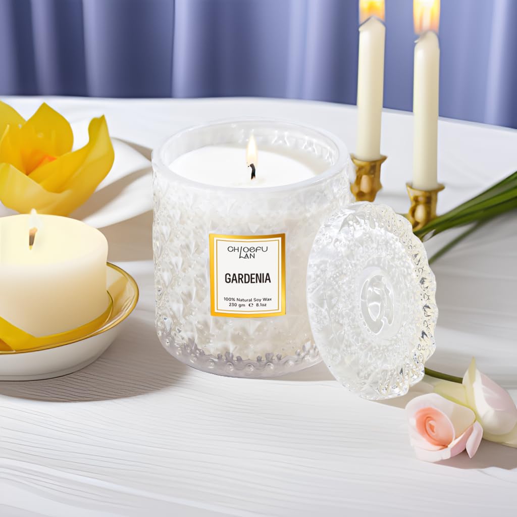 Closeup of gardenia fragrance from Chloefu LAN candle