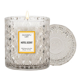 Chloefu LAN hotel-scented candle in a grey container creates a refined ambiance with a welcoming hotel aroma.